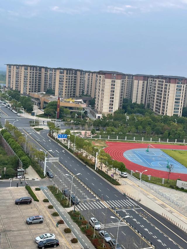 专家建议未来三年不宜买房，房价未来走势如何现在买房值不值（这四点建议请大家一定要记住）