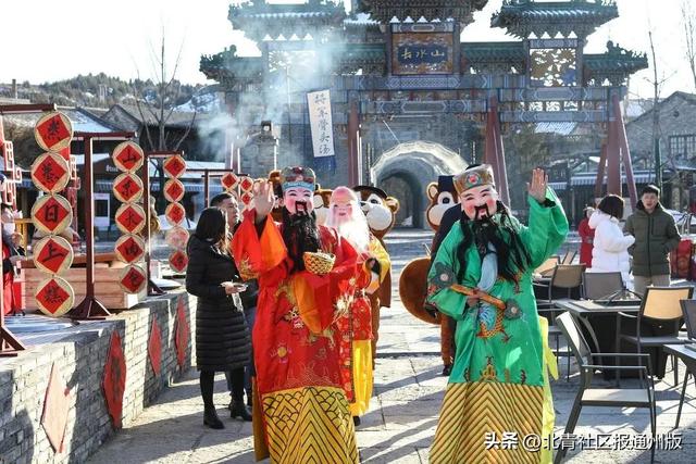 北京晚上好玩的地方，北京晚上适合去哪玩（逛庙会、看冰灯、玩雪季...在北京过年会玩的都来这里了）