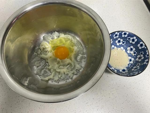 山药饼的家常做法，山药饼做法大全家常（两人晚餐简单山药饼）