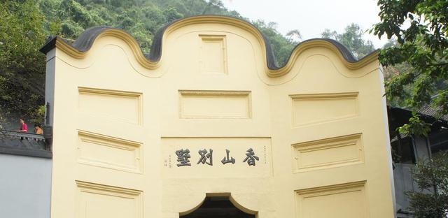 成都和重庆的区别，成都好玩还是重庆好玩（重庆和成都哪个城市更好玩）