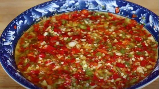 鲜辣椒酱的做法，鲜辣椒酱的制作方法（一次做好存冰箱）