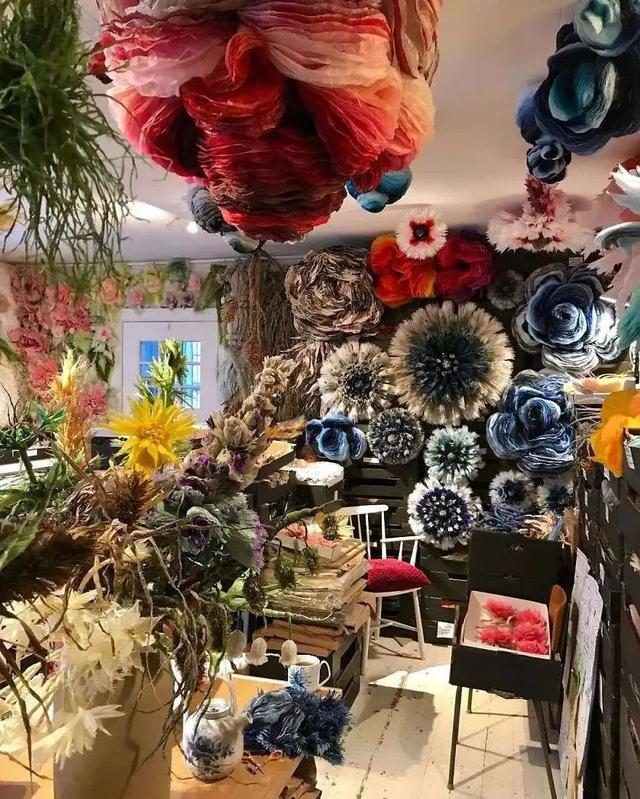 用卫生纸怎么做花，怎样用卫生纸做白花（她用纸种花，美成了童话）