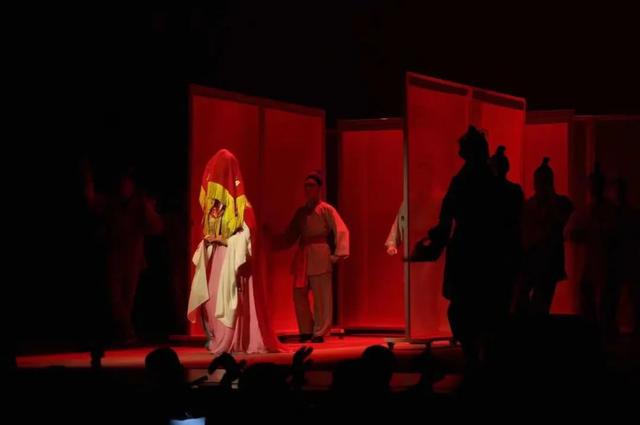 最近新演潮剧有哪些，首个潮剧本科学历班毕业剧目《蝶恋》在汕展演