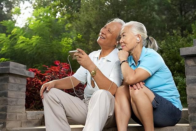 香菜炒蛋可不可以吃，香菜可以炒鸡蛋吃吗（否则容易身体不舒服）