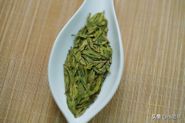 龙井茶是绿茶吗，龙井茶是绿茶吗?老年人膝盖疼有没有好办法（不同绿茶之间的8个不同点）