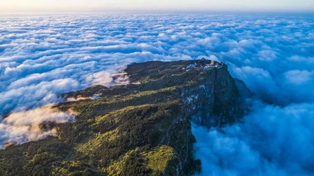 峨眉山全景图图片