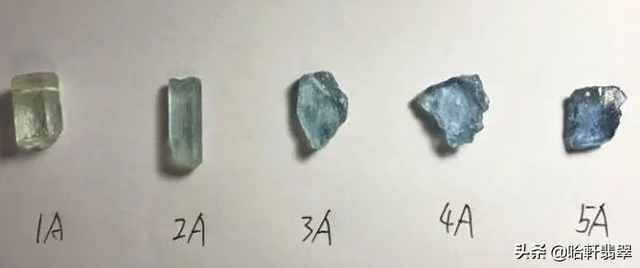 天青冻和翡翠的区别是什么，玉石界3大蓝色妖姬—天青冻、海蓝宝、蓝水翡翠