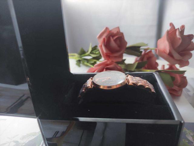 阿玛尼满天星女表价格大全，这篇测评告诉你职场女孩搭配