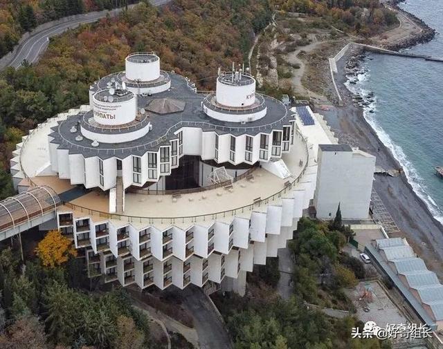 俄罗斯建筑风格，俄罗斯的建筑风格是什么（废土朋克、未来乌托邦、外星人基地）