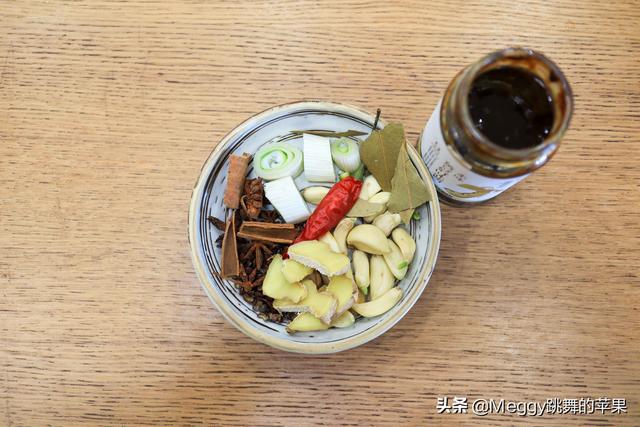 怎么做酱肉豆腐，酱豆腐肉的做法 最正宗的做法（香嫩多汁的酱肉骨）