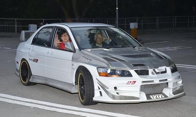 成龙有多少资产，成龙有多少资产2022（遗产全部捐献一分不给儿子）