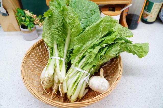 青菜怎么做好吃，水煮青菜怎么做好吃（记住家常简单做法）