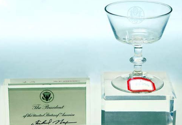 美国尼克松简介，1972年尼克松访华