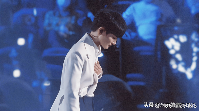 最火英文歌2022，抖音最火的英文歌曲2022（周深今年的第二首新歌竟然是浪漫的英文歌）