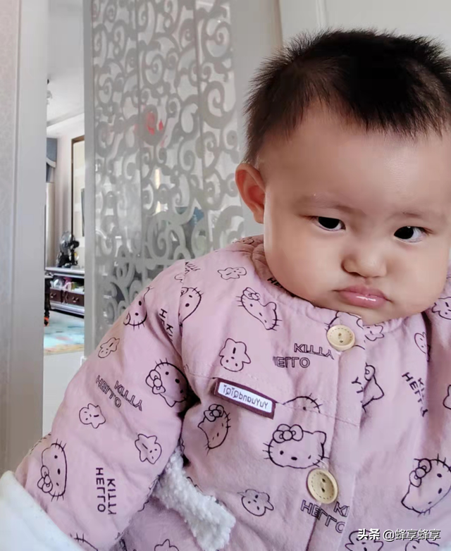 祝小朋友生日快乐，祝福小朋友生日快乐的句子（小萌娃的丰富表情好可爱）