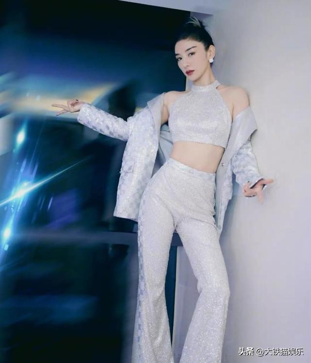 35一40岁女人穿衣搭配，38到40岁女人穿衣搭配（生过娃了身材还这么火辣）