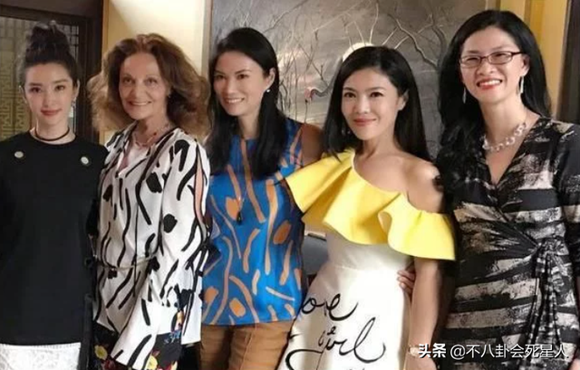 洪晃的父亲叫红什么，洪晃的父亲（时尚女魔头洪晃：老妈是名媛）