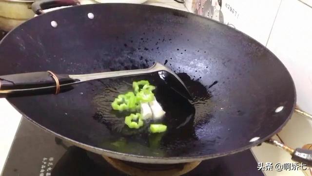 炒米线用冷水还是热水浸泡（其实在家做也用不了几分钟）