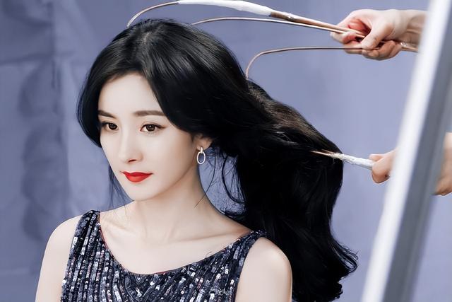 杨幂高清美图 wuli大幂幂美呆了，杨幂高清美图大图（杨幂——人群中一眼就惊艳的长相）