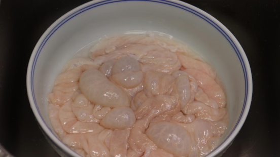 猪大肠怎么炒又白又脆，偷偷告诉你饭店的秘诀