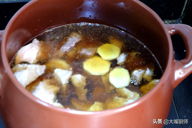 烩羊肉的家常做法，红烩羊肉的最正宗做法（只放4种料就够了）