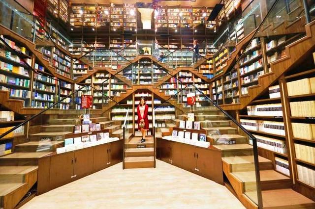 成都和重庆的区别，成都好玩还是重庆好玩（重庆和成都哪个城市更好玩）