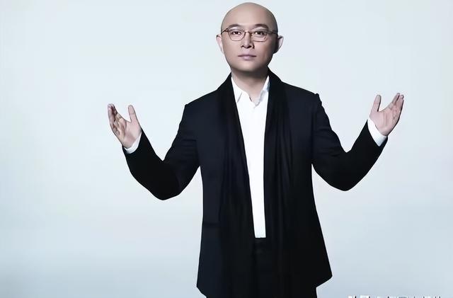 一瓶白酒，一颗“蛋蛋”，“人生导师”乐嘉的毁灭史