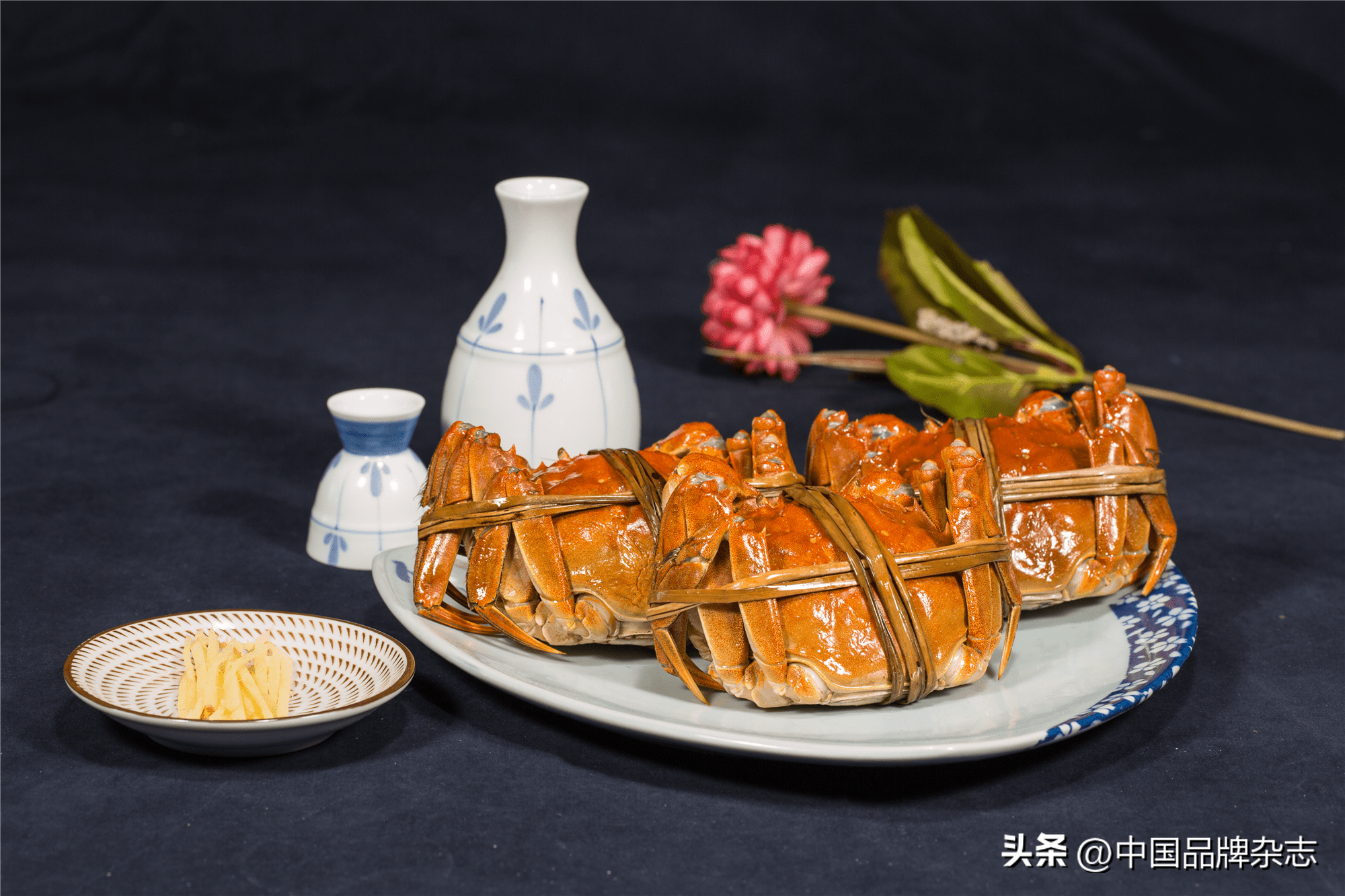 阳澄湖大闸蟹价格暴跌，市场行情雪崩引发抢购潮，养殖户面临严峻挑战