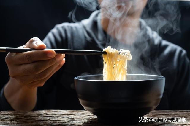 筷子蕴含的中国文化，中国筷子文化内涵（小小的一双筷子）