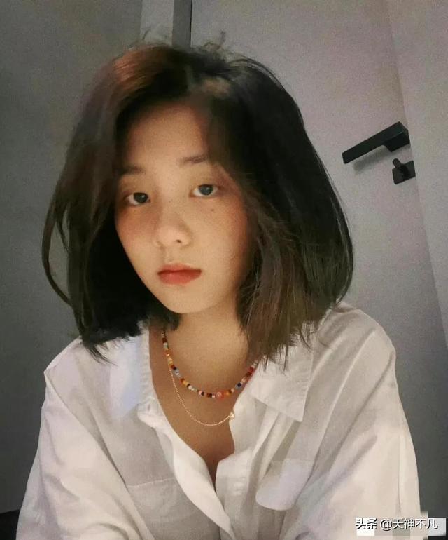 黄多多ins近照，17岁的黄多多变化大