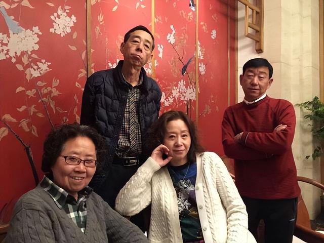 张国立的婚姻史，张国立与罗秀春离婚34年