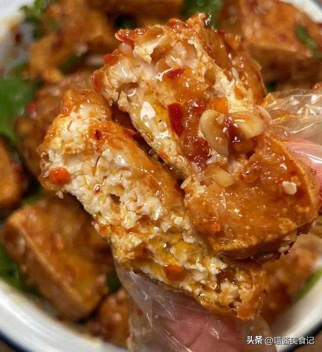 炸豆腐怎么做好吃，炸豆腐简单酥脆好吃（后悔没有早点发现这个炸豆腐）