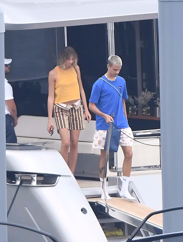 沙滩裤配什么上衣，沙滩裤怎么选（和女友躺游艇甲板上腻歪）