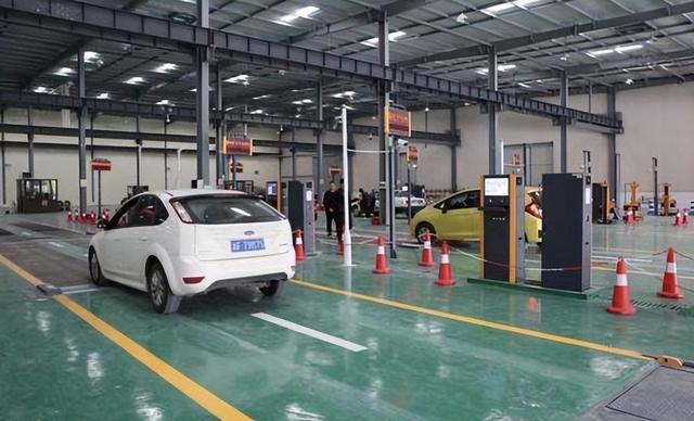 年检需要什么资料，异地车辆年检需要带什么资料（所需要的资料有哪几样）