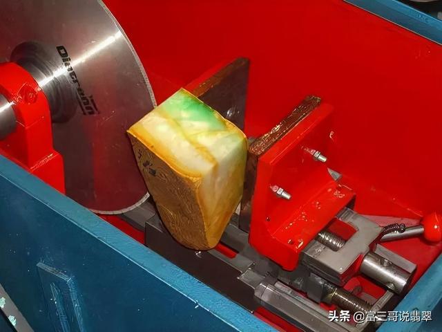 翡翠原石切割技巧，翡翠原石切（翡翠原石怎么切最合理）