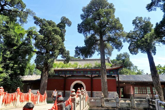 北京香山公园里面都有哪些寺庙，香山公园里面的寺庙（碧云寺金刚宝座塔）