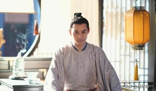 霜重鼓寒声不起的上一句，