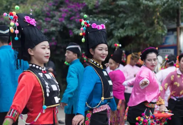 关于中秋的来历 中秋节有什么风俗习惯，关于中秋的来历（赋予了中秋节不同的内涵）