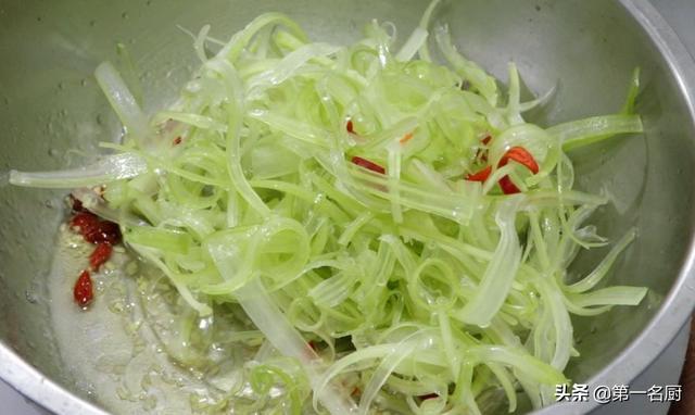 芹菜15种做法，芹菜的做法大全家常（清脆爽口超下饭）