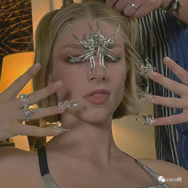 所谓的超模脸有什么特点，超模和平面模特的区别（时尚圈的“变性超模”到底有多厉害）