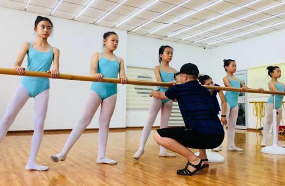 为什么不建议男孩子学中国舞，学中国舞的男孩吃香吗（“不要轻易让孩子学舞蹈”）
