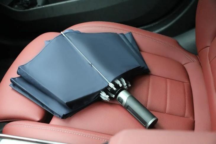 自动伞怎么打开和关上，全自动伞的打开方法（收伞不湿身）