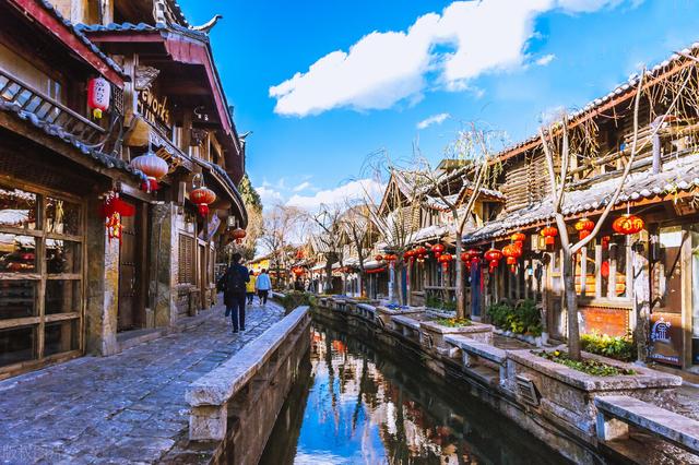 云南旅游必去的景点 云南旅游值得一去的10个地方推荐，云南旅游必去的景点（去过3个的都说‘美到窒息’）