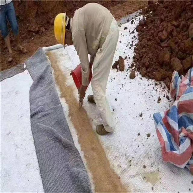 地面保护垫怎么铺，地面保护垫怎么铺贴（钠基膨润土垫施工方法）