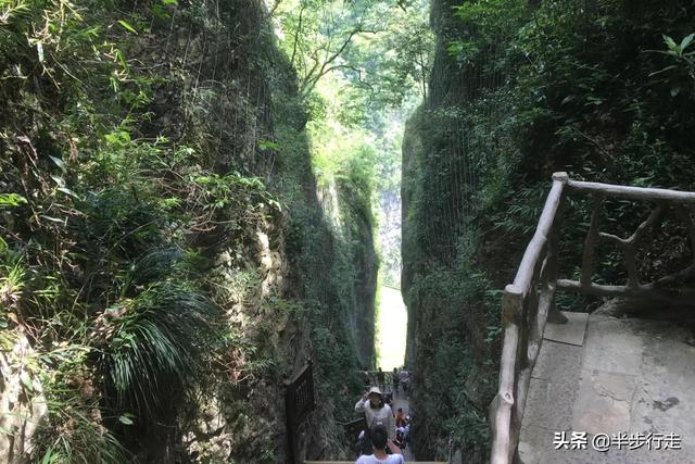 张家界玻璃桥旅游景点在哪里，张家界玻璃桥在哪里啊（张家界大峡谷玻璃桥）