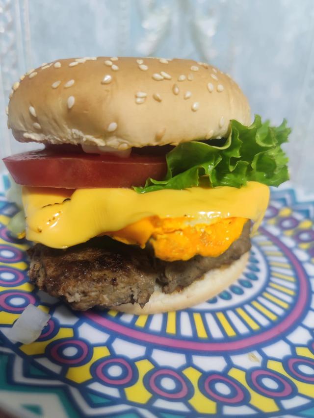 汉堡牛肉饼用哪个部位_牛肉汉堡用什么部位的牛肉，汉堡牛肉饼是牛的什么部位（家庭版牛肉汉堡）