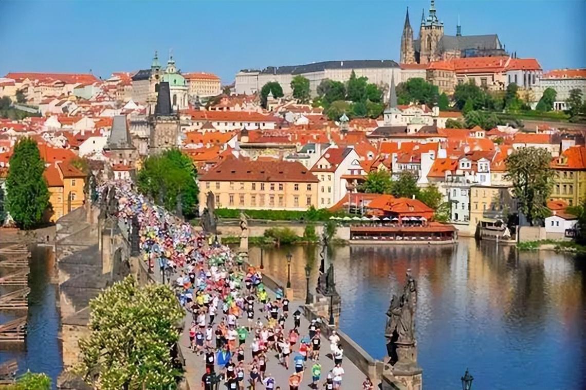 女孩15岁就能接客,性是工作也是生活,捷克缘何沦为色情大国?-