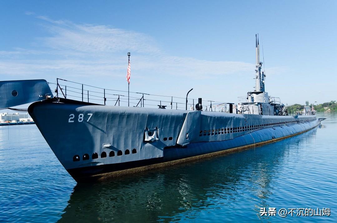 弓鳍鱼号潜艇日本海军间宫号补给舰,标准排水量15820吨,1924年7月15日