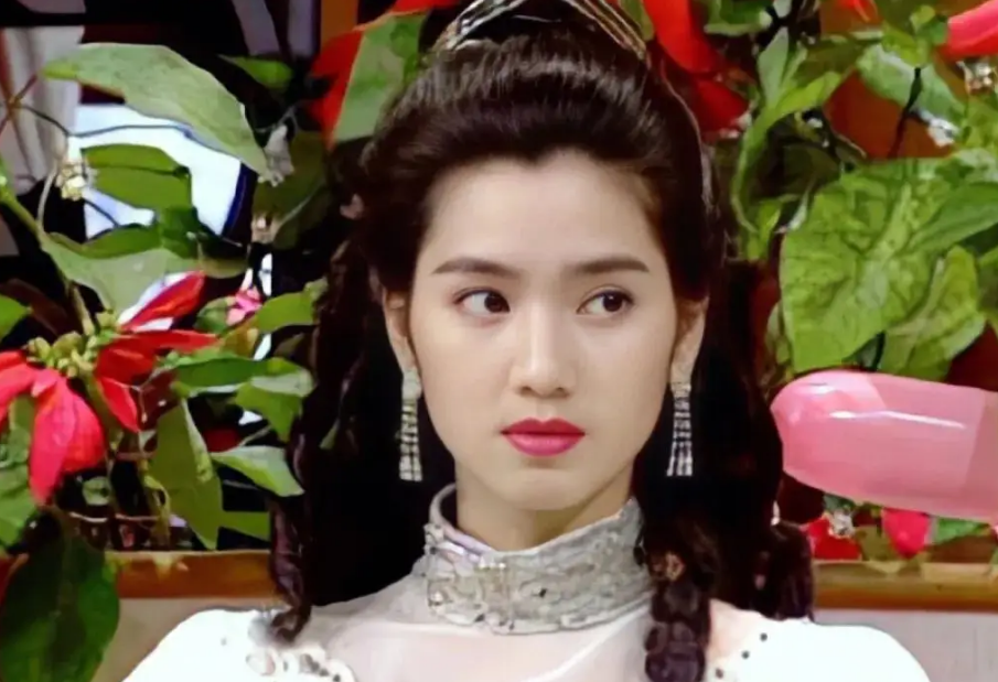 请明星唱歌要多少钱(港星洪欣现身小县城商演) - 价格百科