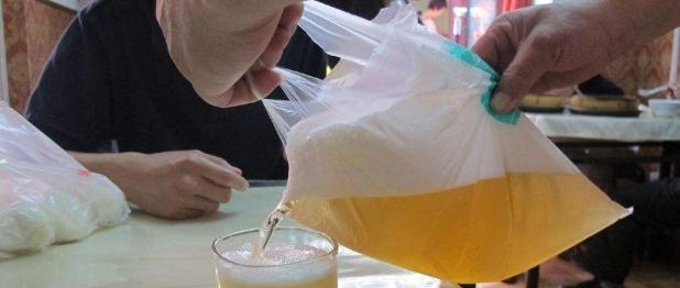 青岛啤酒一厂二厂怎么区分，一厂二厂青啤怎么区分（但早就不是正宗老青岛啤酒）